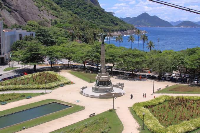 Feira Point Carioca chega a Urca com artesanato, gastronomia e samba neste fim de semana