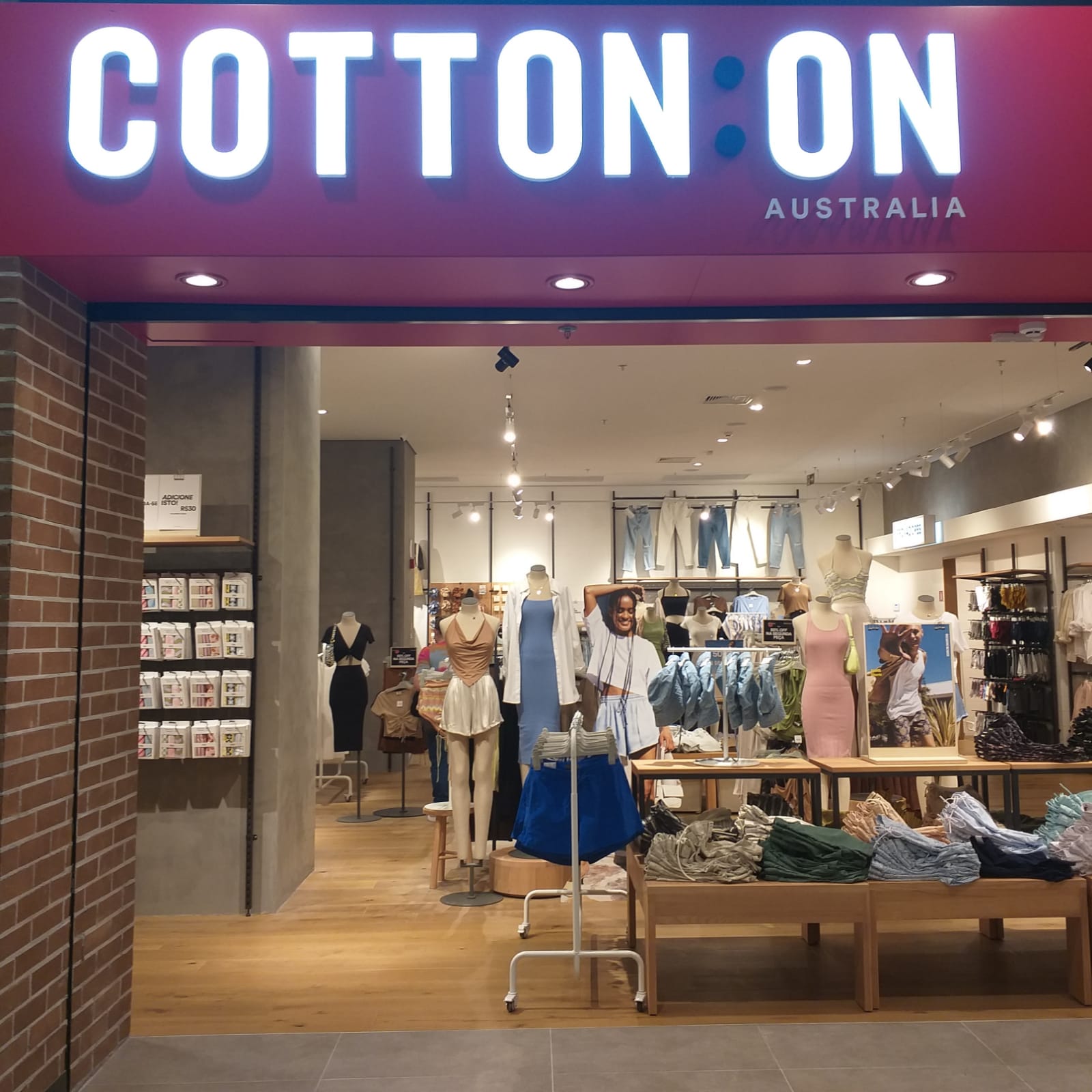 Cotton On, maior varejista de moda da Austrália, abre nova loja em