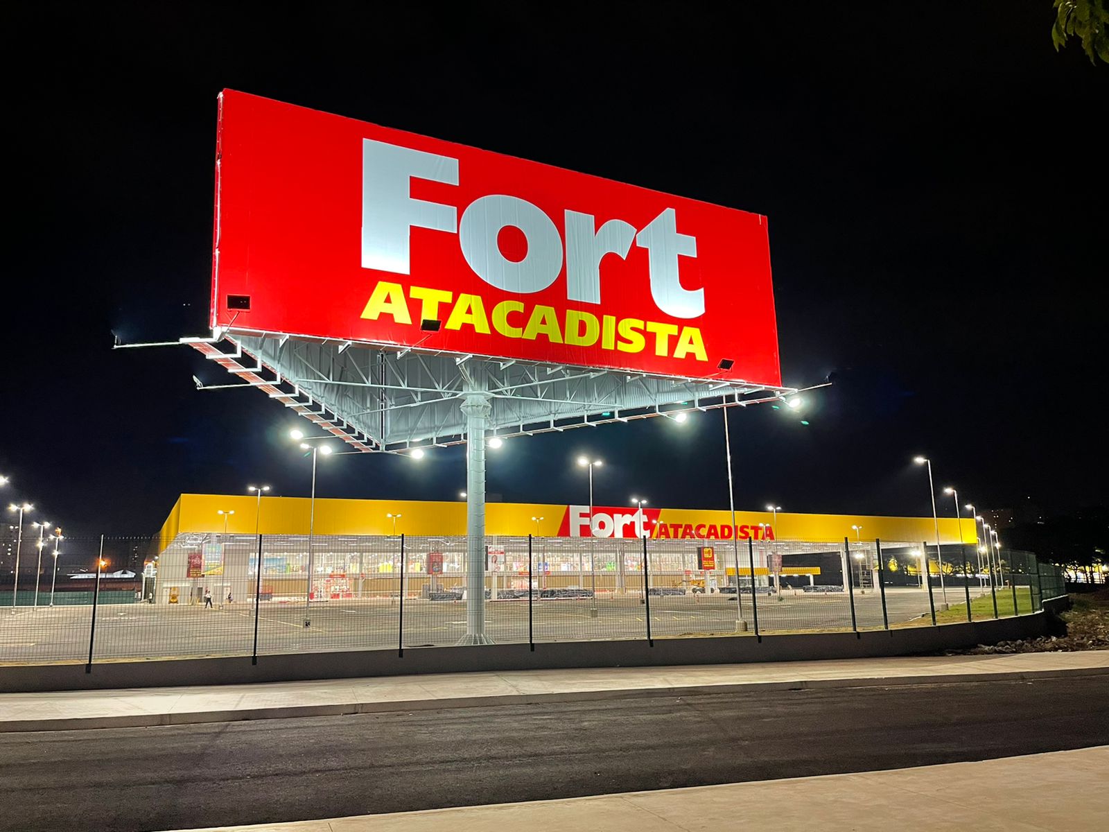 Grupo Pereira, dono do Fort Atacadista e do Comper, cresce no ranking dos maiores supermercadistas do país