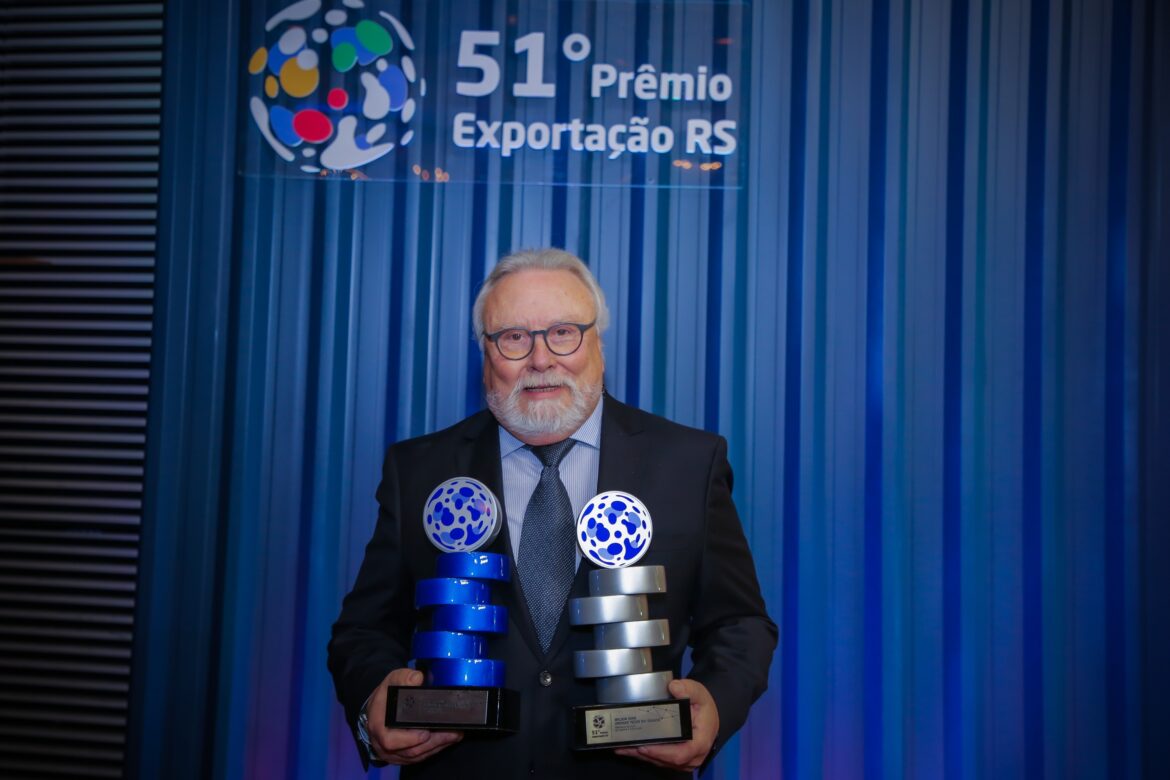 Wilson Sons é reconhecida com troféu especial pelo Tecon Rio Grande pela décima conquista do Prêmio Exportação