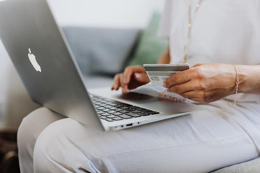 4 principais reclamações dos consumidores em compras online e quais são seus direitos