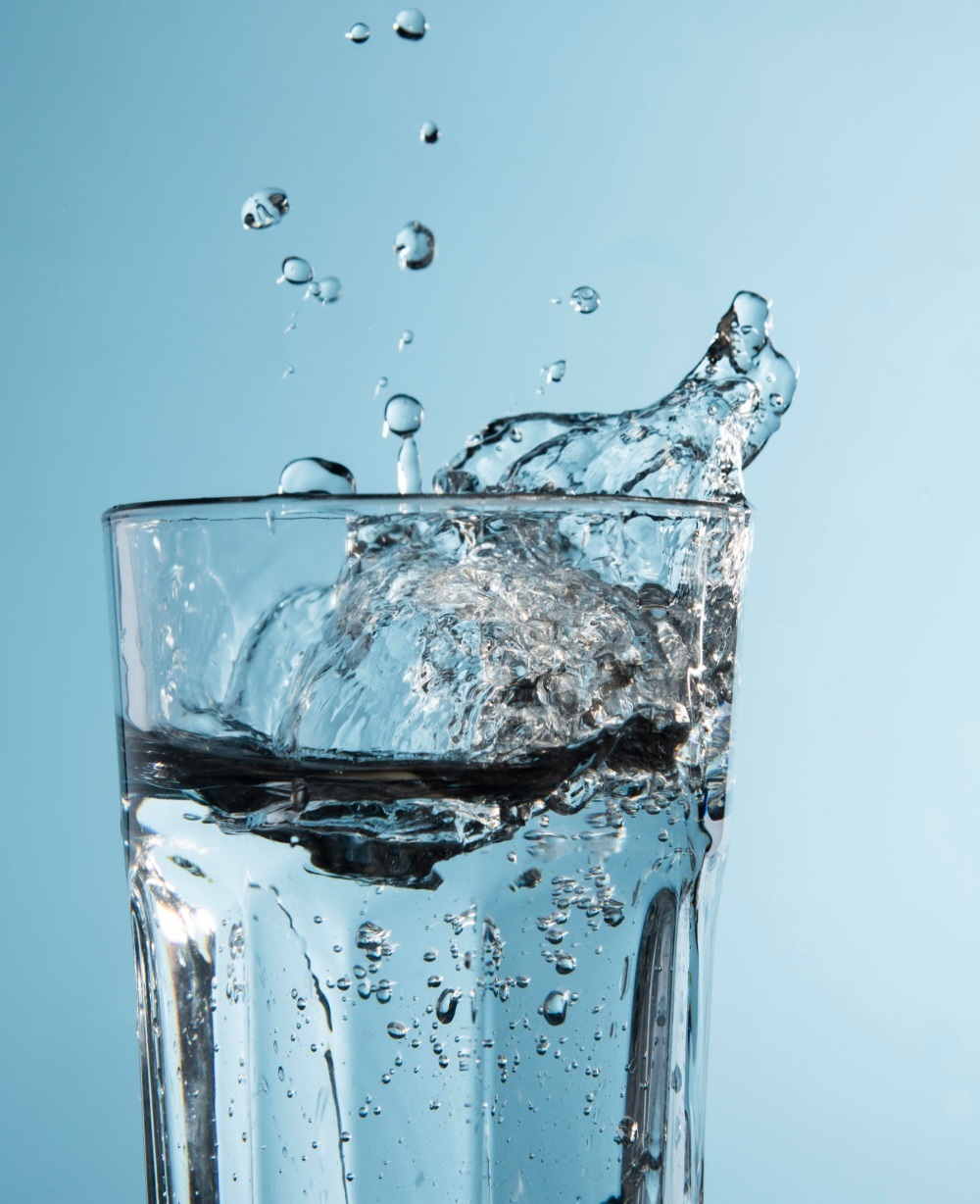 Hábito de ingerir água evita problemas causados pela desidratação