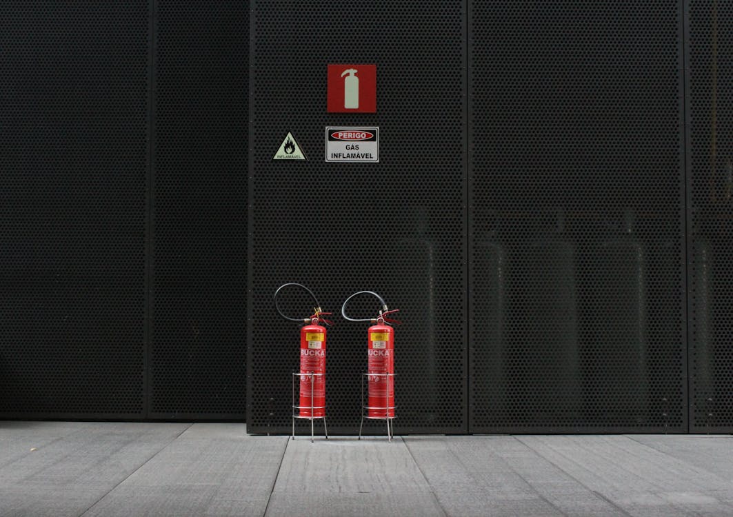 Multa por extintor vencido em empresas: Entendendo as implicações e evitando penalidades