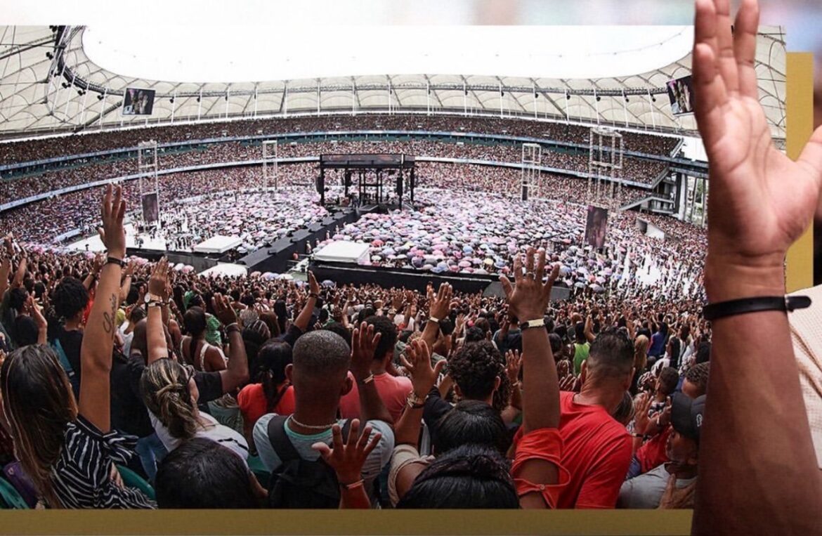 Com um evento recorde de público, Bispo Bruno Leonardo levou mais de 80.000 mil pessoas ao evento com uma doação milionária em Salvador