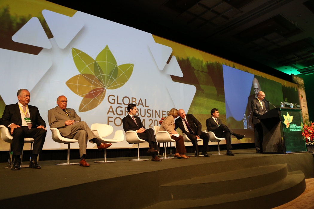 AD participa de Fórum Mundial do Agronegócio
