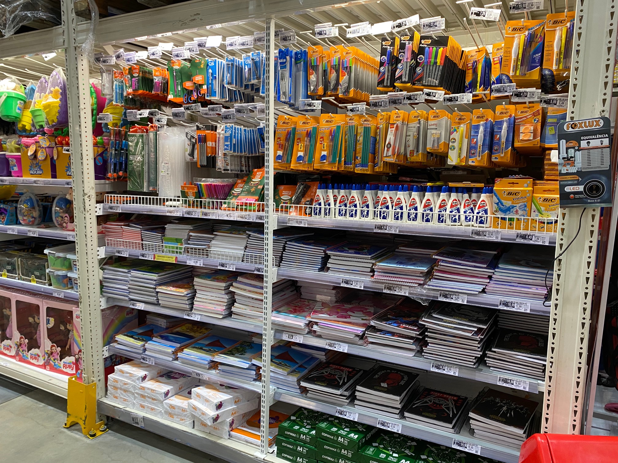 Descubra 5 dicas para economizar nas compras de materiais escolares