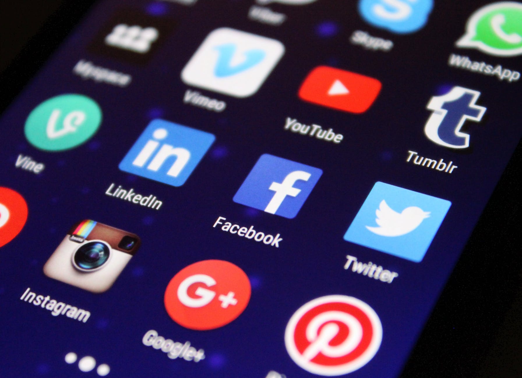 Liberdade de expressão, fake news e as redes sociais. Para onde estamos caminhando?