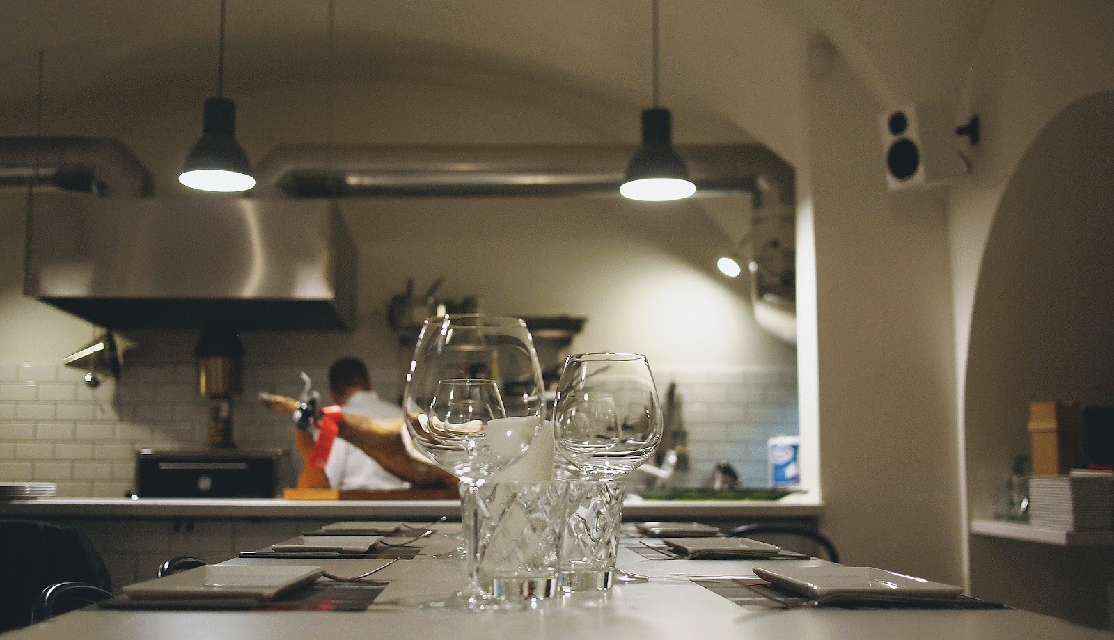 Retomada de restaurantes e comércios impulsiona setor de limpeza profissional