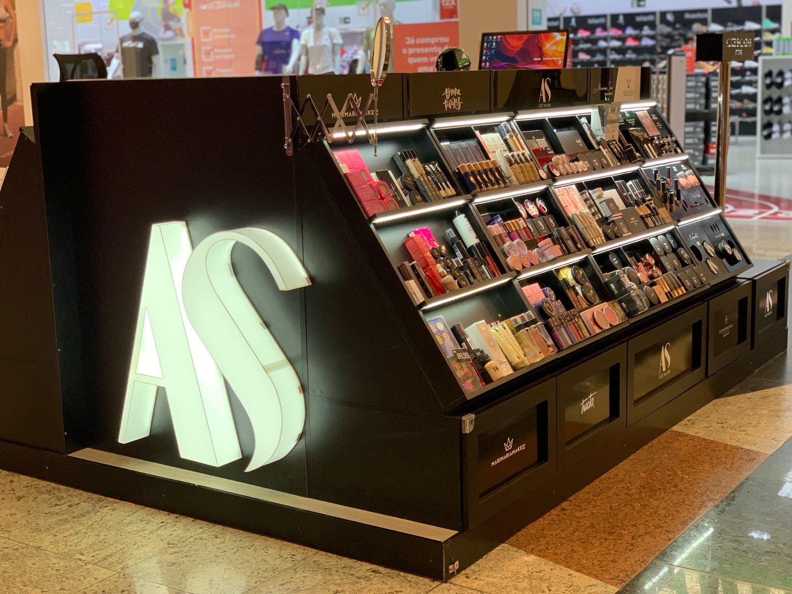 Shopping Estação recebe quiosque de cosméticos da digital influencer, Alice  Salazar - Direito & Negócios