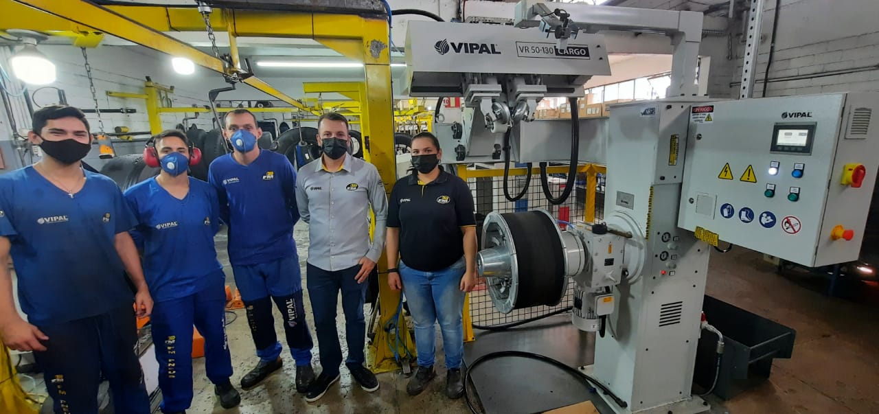 Grupo FM Pneus recebe instalação de mais três equipamentos da Vipal Máquinas