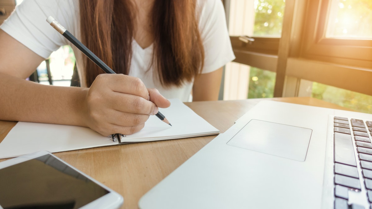 Como direcionar adolescentes para a escolha de uma faculdade?