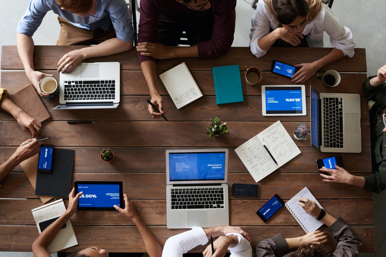 Vendas pela internet no Brasil cresceram 27% em 2021, aponta pesquisa