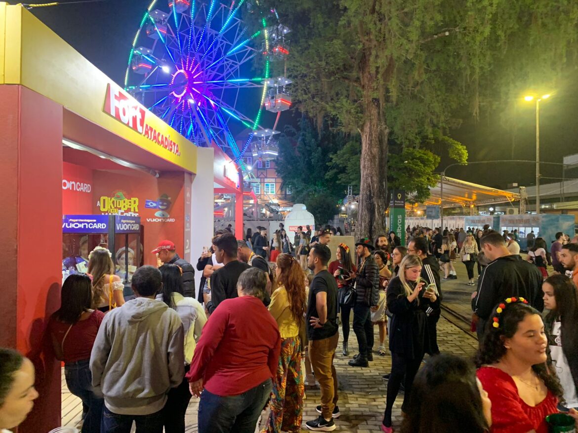 Patrocinador da 37ª edição da Oktoberfest, Fort Atacadista realiza uma série de ações ao longo de outubro
