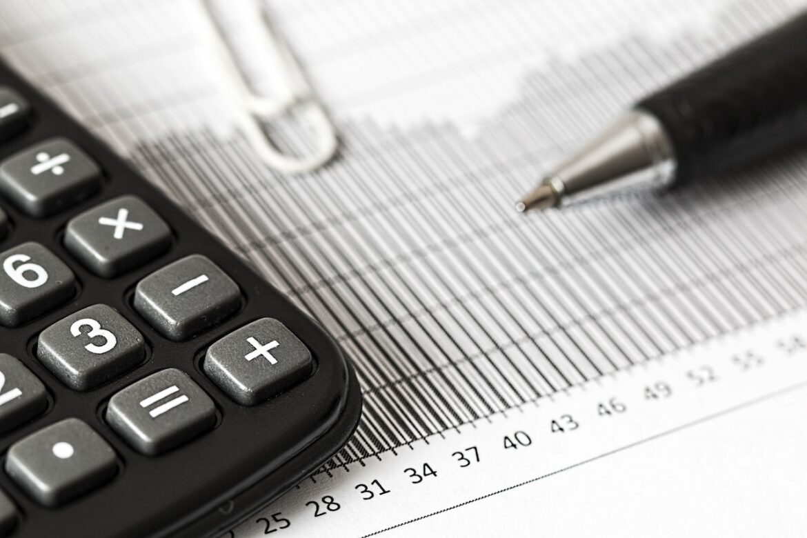 Como a desburocratização afeta positivamente a economia?