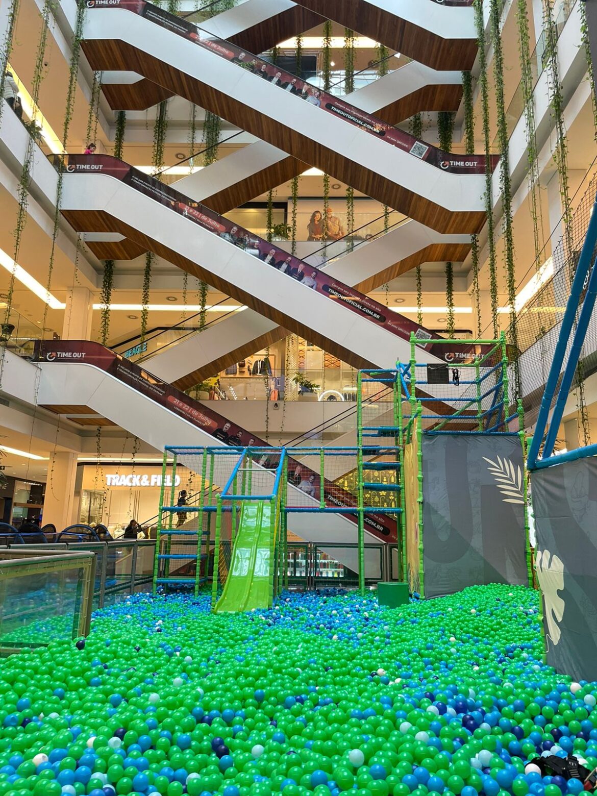 Tirolesa, escalada, kart, parques, cinema: tem de tudo nas férias do Aurora Shopping