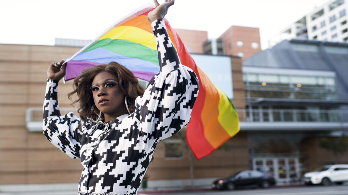 Comunidade LGBTQIA+ enfrenta desafios no mercado de trabalho