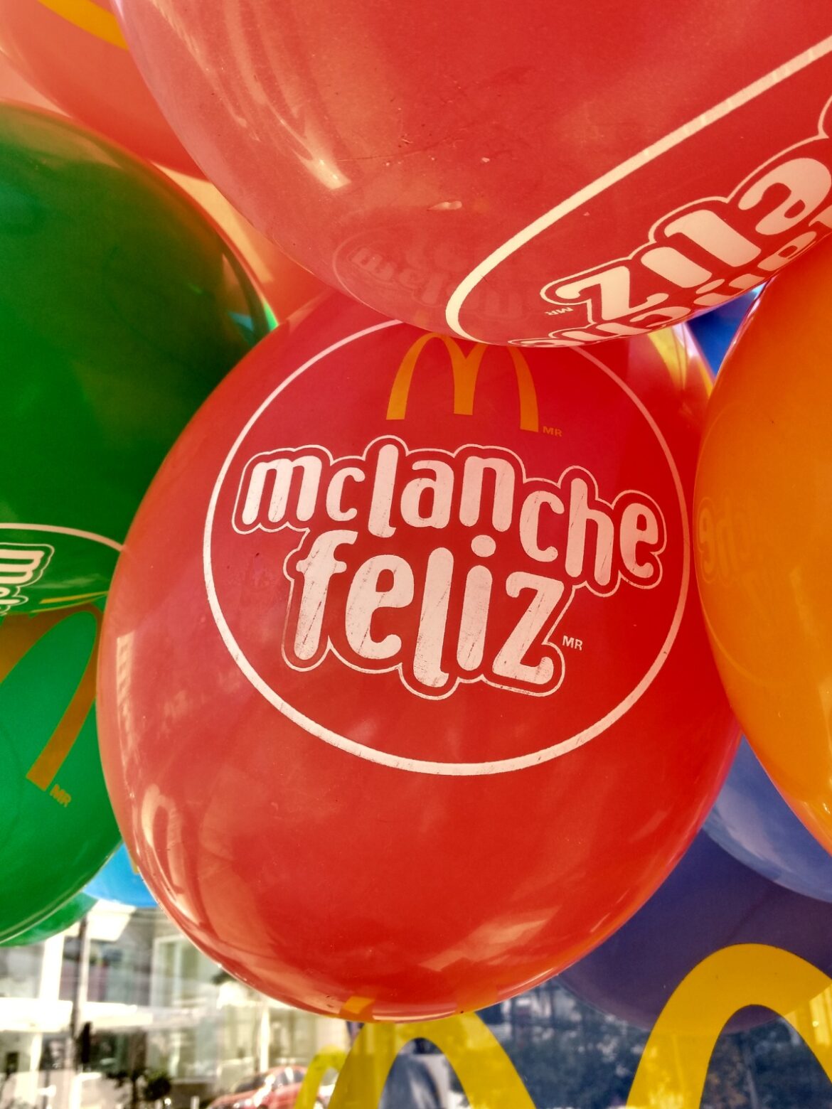 Viação Garcia/Brasil Sul divulga McDia Feliz com ônibus temático e doa parte das vendas