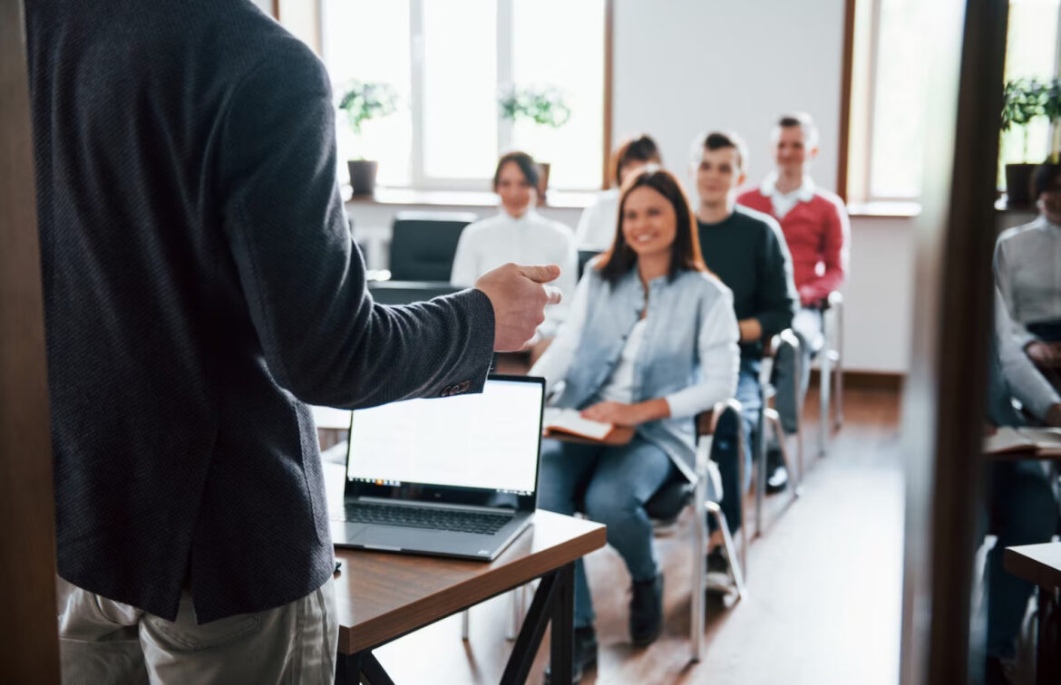 Marketing para universidades: estratégias essenciais para atrair alunos