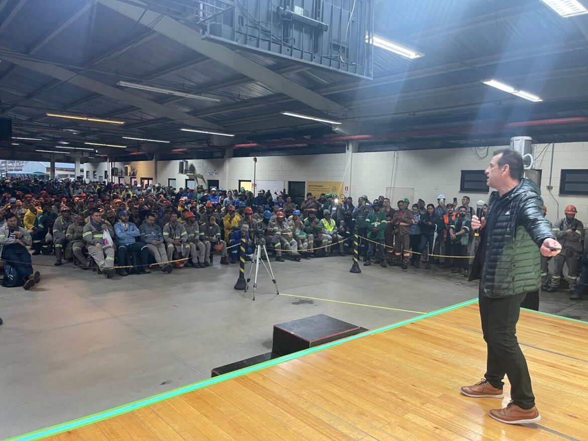 Dunga palestra para colaboradores da CMPC
