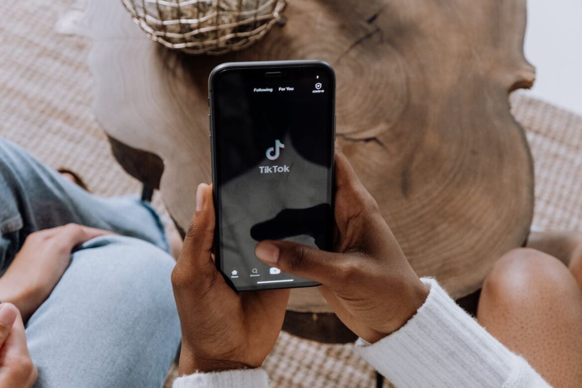 TikTok passa a rastrear localização de funcionários