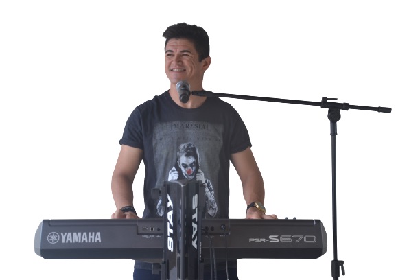 Artênis Lima: a trajetória do cantor e compositor que conquista fãs pelo Brasil