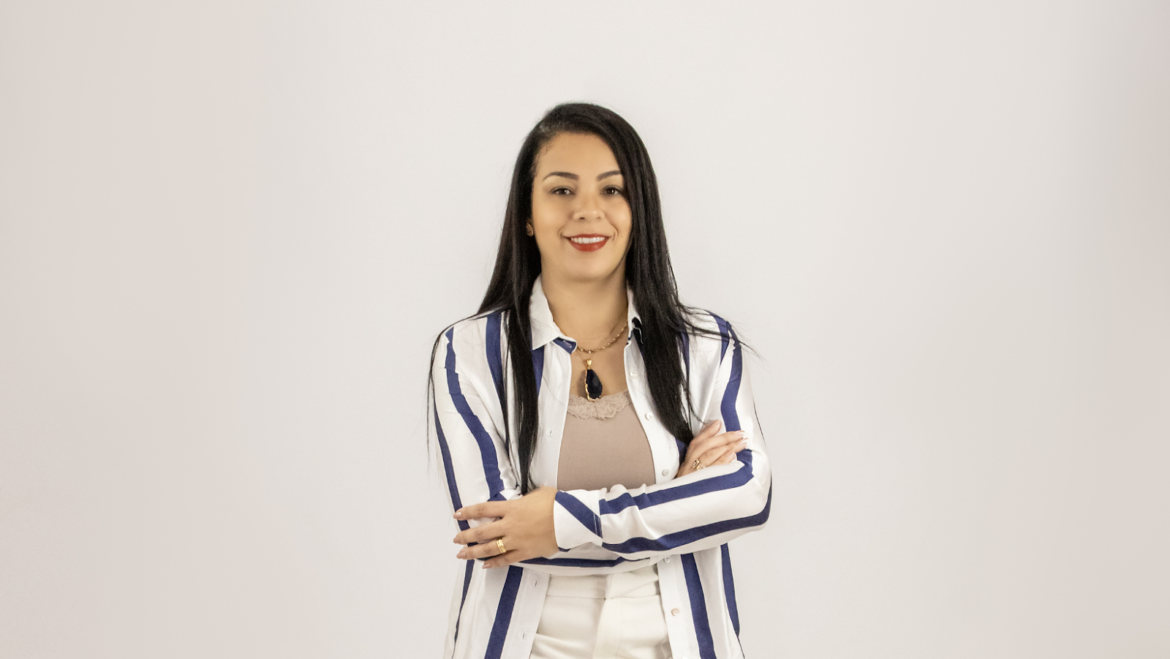 Advogada Juliana Bárbara traz o Direito para o dia a dia das pessoas em programa online