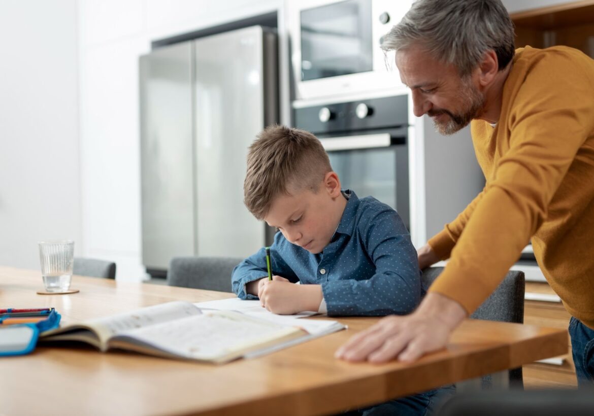 Cada vez mais próximos da educação dos filhos, escola desempenha papel importante na relação com os pais