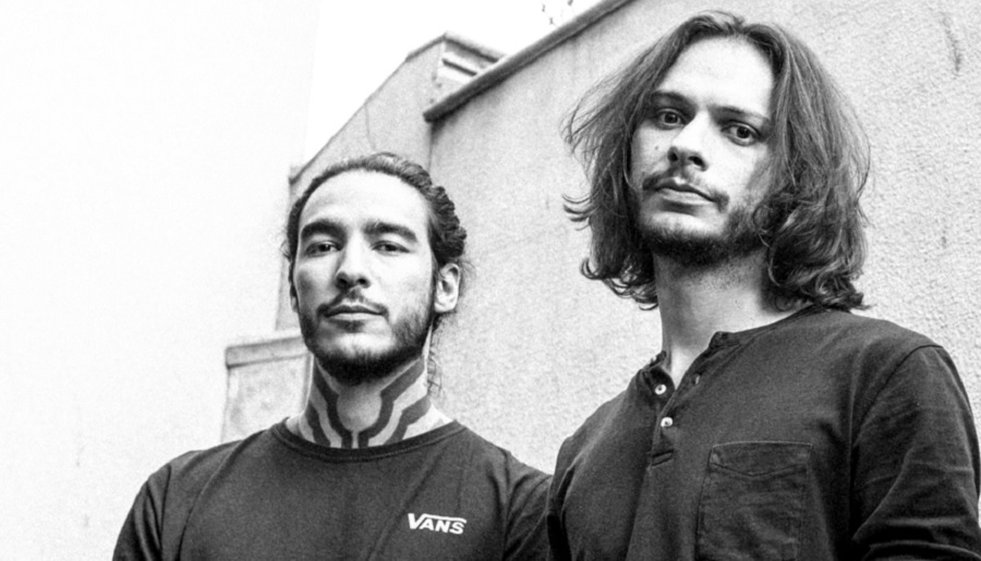 “Happy Aurora” tem voz, violão e sax em julho