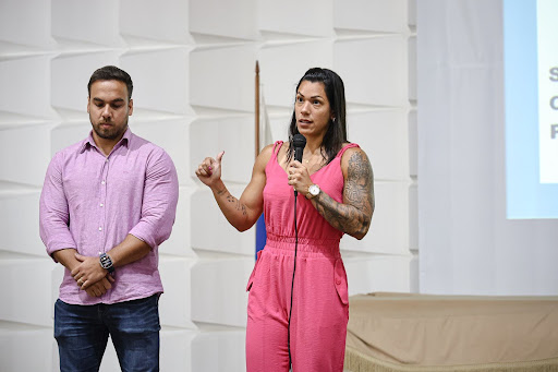 Índia Armelau, deputada estadual, construiu uma trajetória marcada pela dedicação ao povo e pela coragem em enfrentar desafios