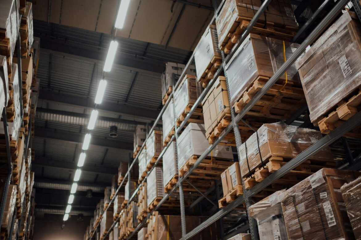 Expansão do e-commerce impulsiona self storage e galpões