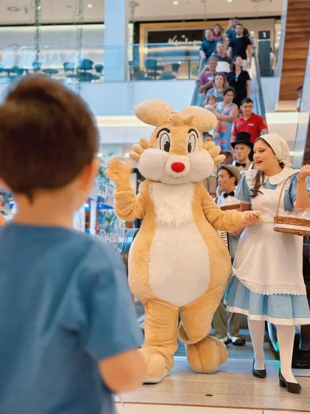 Aurora Shopping recebe coelho da Páscoa e promove caça ao brinde
